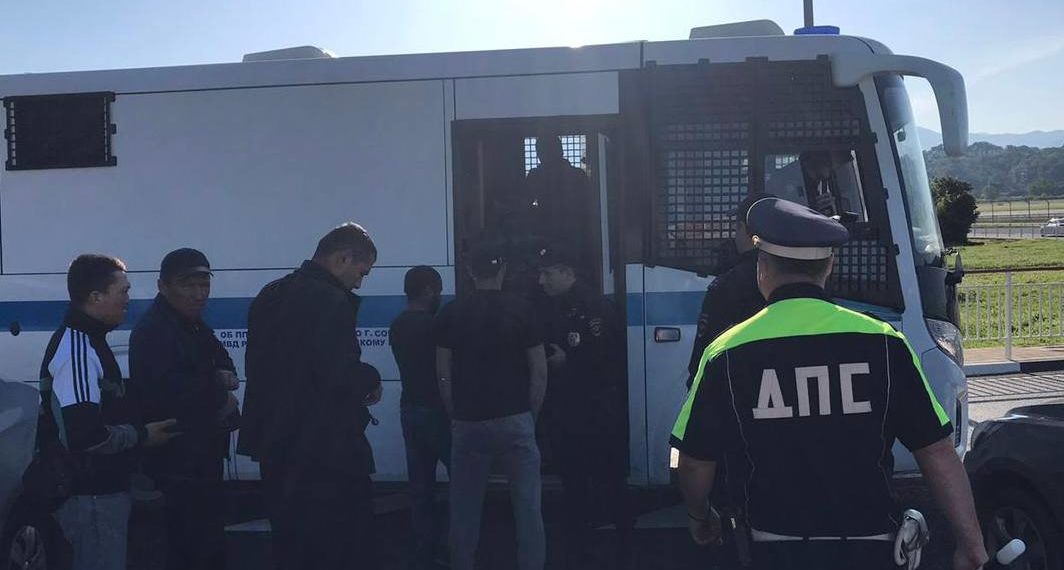 В Сочи 77 иностранцев доставили в полицию утром 23 мая