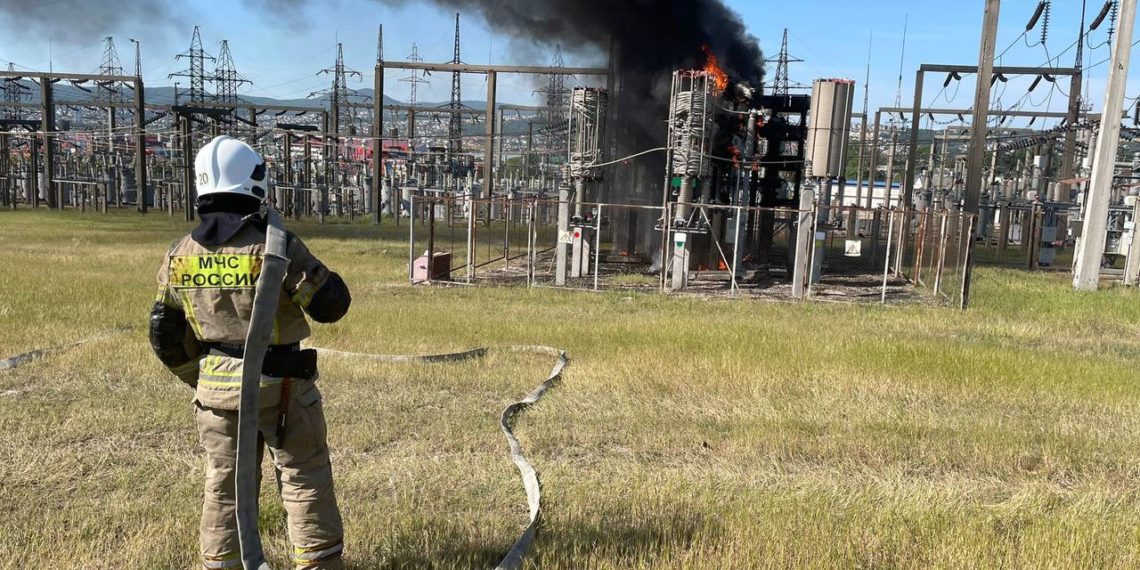 Из-за пожара на подстанции в Новороссийске 26 тысяч человек остались без света