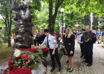 В Сочи торжественно открыли памятник погибшим воинам СВО