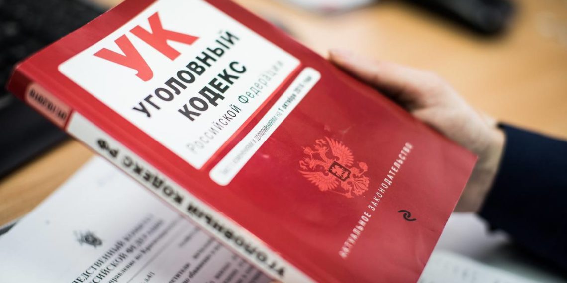 Житель Кубани чуть не убил девушку неизвестным предметом