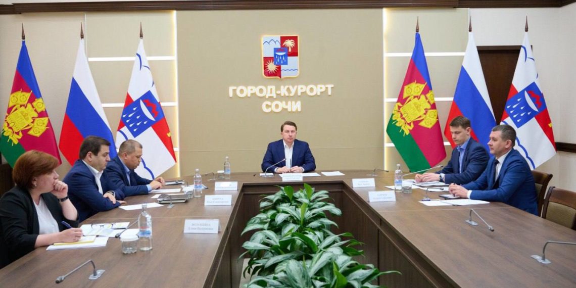 Копайгородский: в Сочи из аварийных домов расселят 537 семей в 2024 году