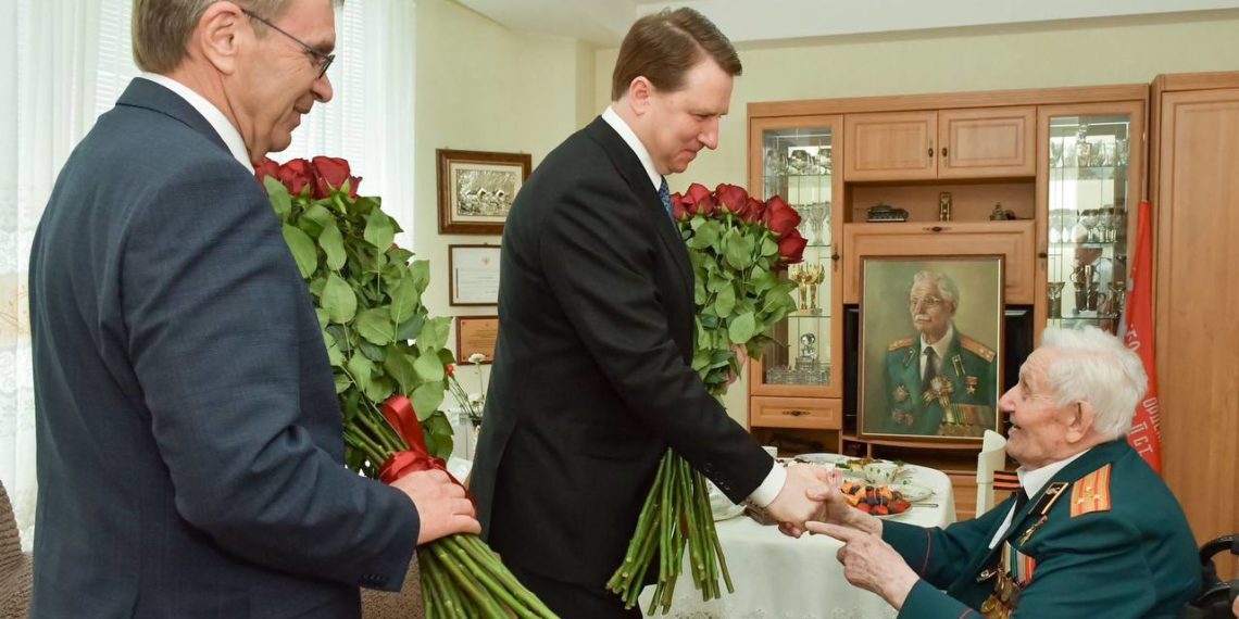 Копайгородский и Филонов поздравили с Днем Победы ветерана Сюткина