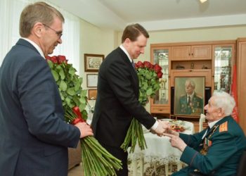 Копайгородский и Филонов поздравили с Днем Победы ветерана Сюткина