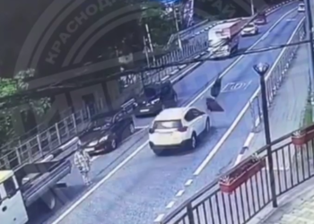 В Сочи пешеход после ДТП исполнил «тройной тулуп» и ударился об ограждение