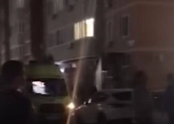 В Краснодаре парень погиб после того, как его вытолкнули в окно двое мужчин