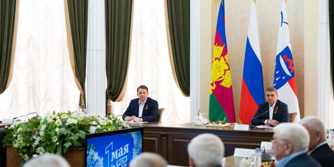 Копайгородский поздравил сочинцев с Днем Весны и Труда