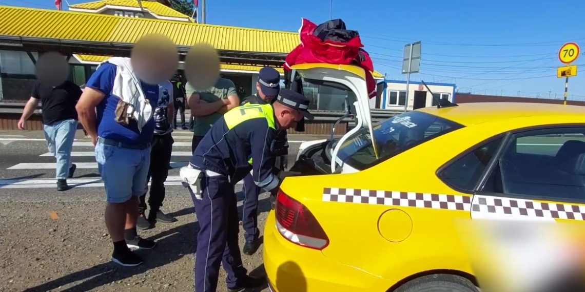 На Кубани поймали приезжего с 9 килограммами мефедрона