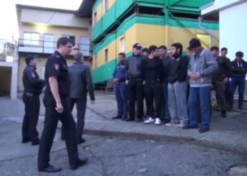 В Сочи доставили в полицию 80 мигрантов