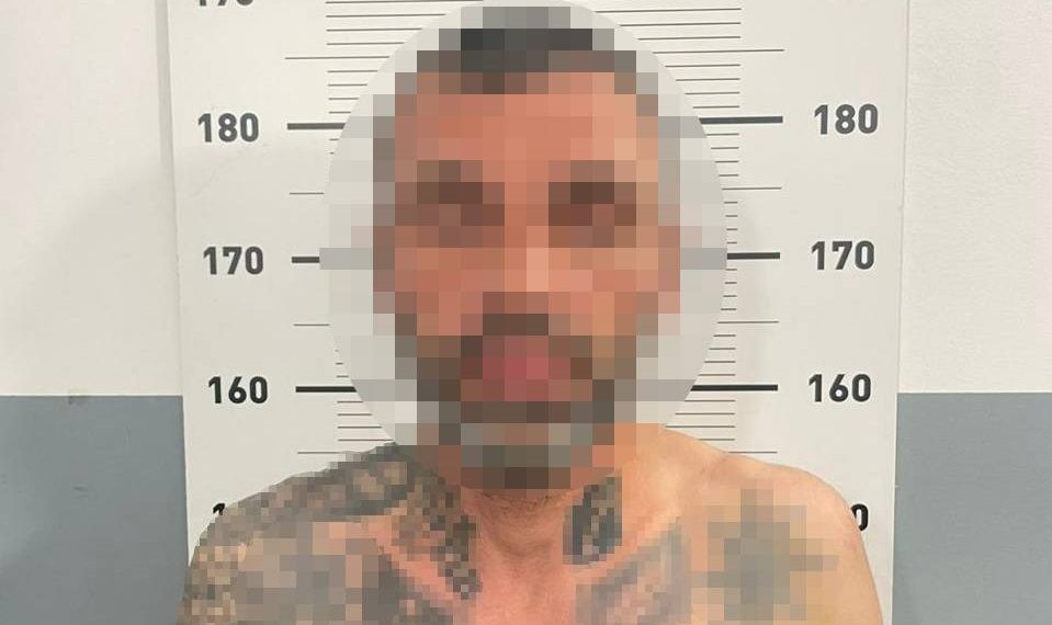 В Сочи приезжего на 10 суток арестовали за нацистские татуировки