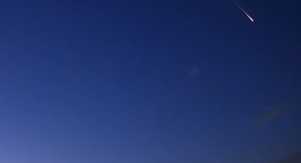 Метеорит, комета или космический мусор: над Кавказом пролетел огненный объект