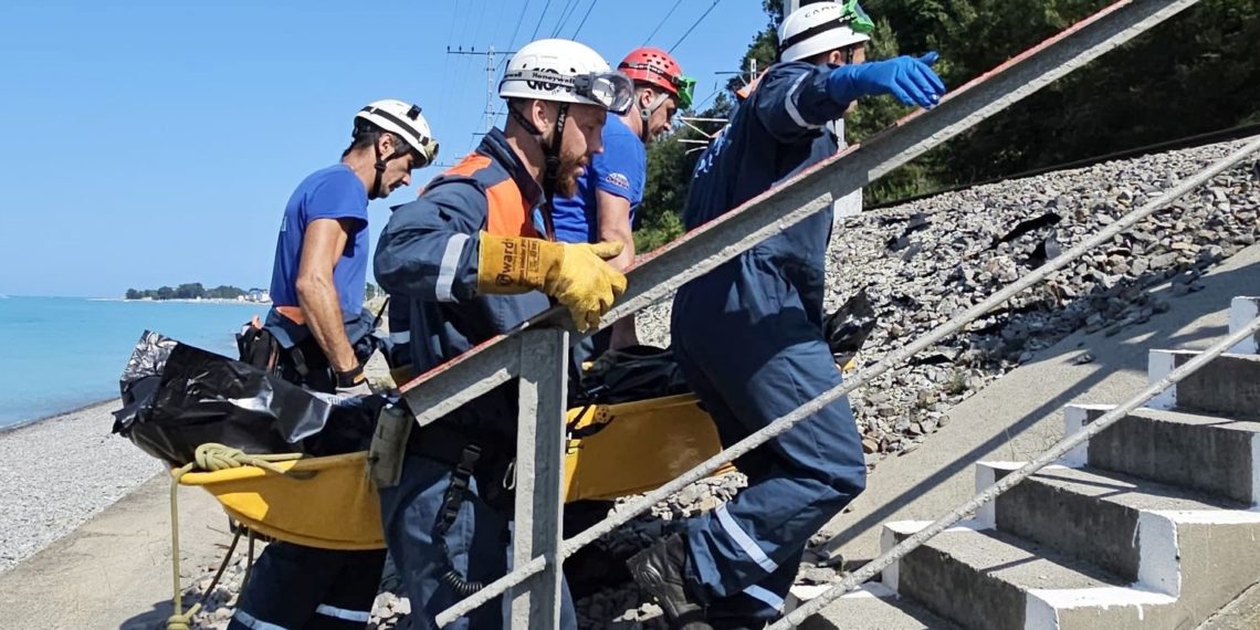 На пляже в Сочи нашли мертвого мужчину