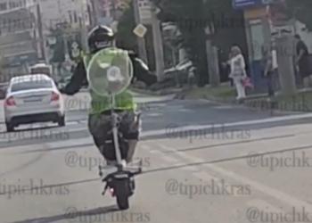 Карлсон купил электросамокат и катается по Краснодару