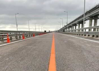 На Кубани в очереди перед Крымским мостом стоят 300 авто