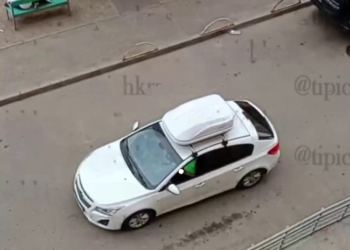 В Краснодаре водитель-извращенец мастурбировал на сидящих на лавочке девочек