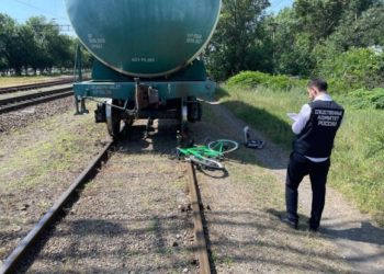 В Краснодаре велосипедист угодил под колеса поезда