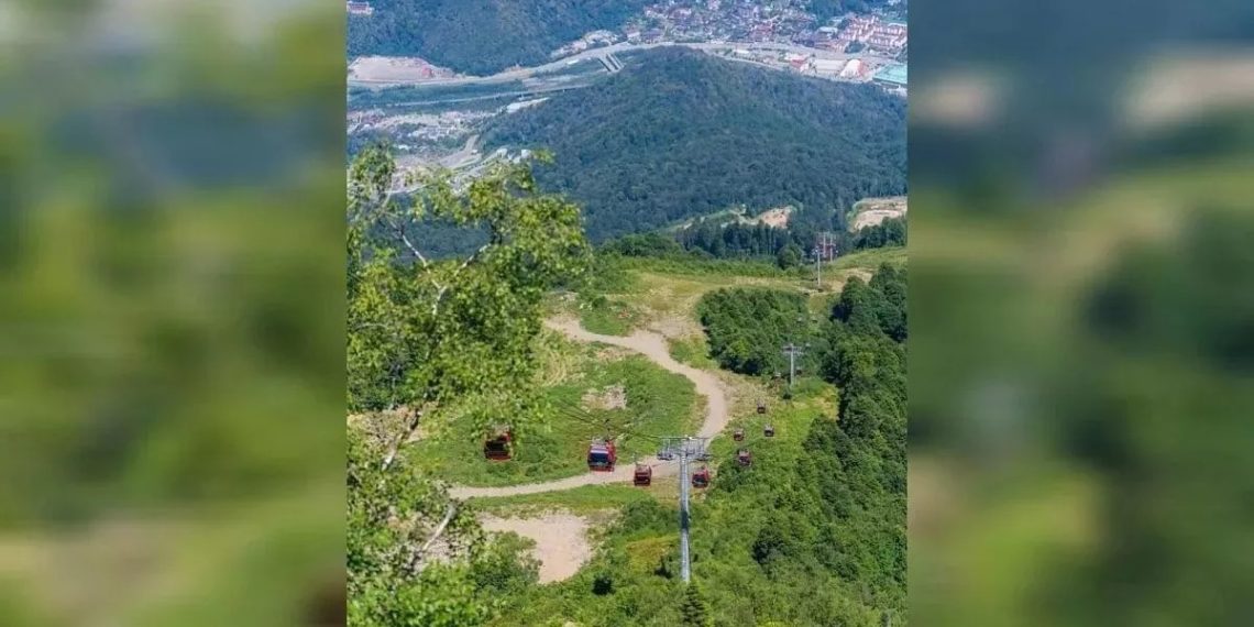 Над канатной дорогой в Сочи поднялся дым: работа приостановлена