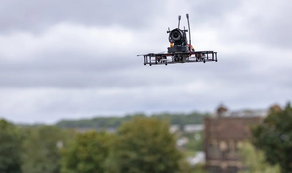 Из-за массированной атаки БПЛА в Краснодаре повреждены гражданские объекты