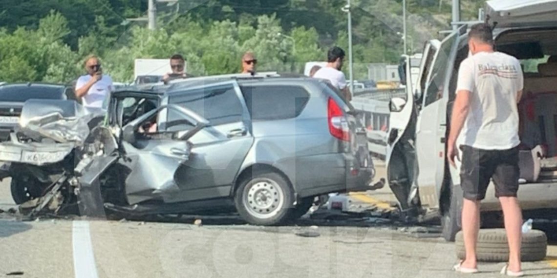 Один человек погиб, еще двое в больнице: страшное ДТП произошло на трассе в Сочи
