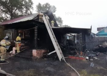 Разрушенный дроном дом с погибшей женщиной в Славянске-на-Кубани сняли на видео