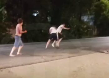 В Сочи мужчина избил двух человек