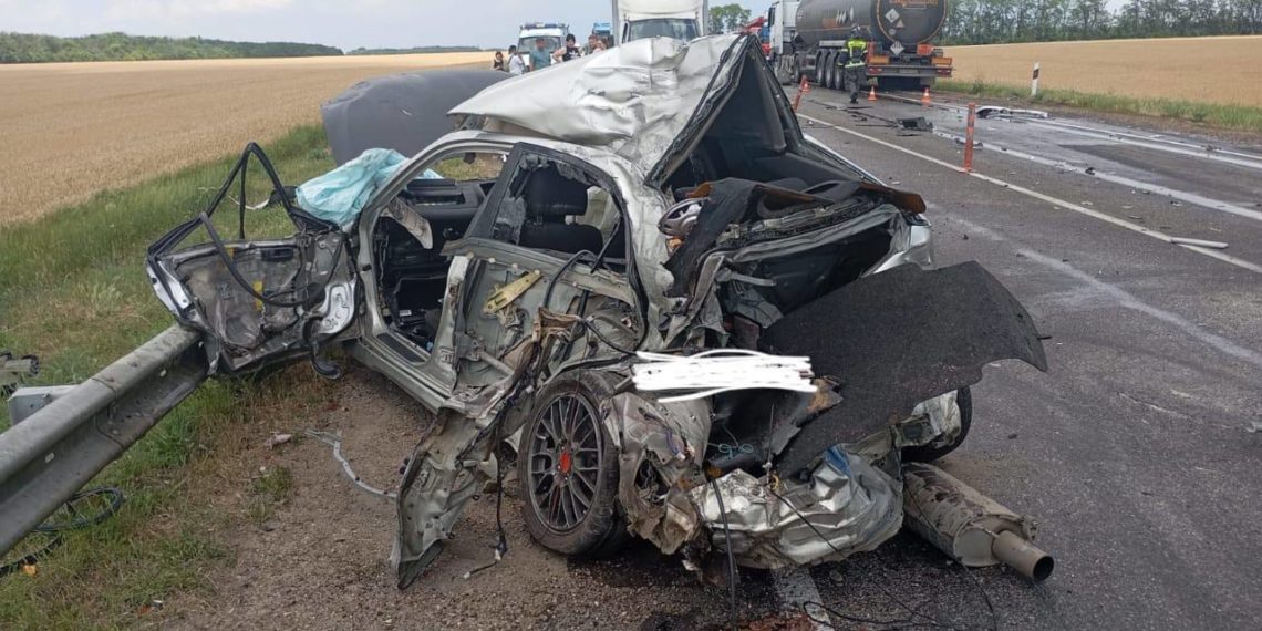 На Кубани стали известны подробности ДТП, в котором погибли водитель и пассажир