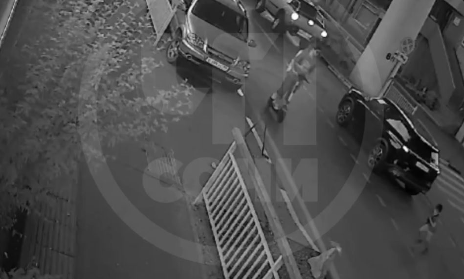 В Сочи человек на самокате сбил ребенка и скрылся
