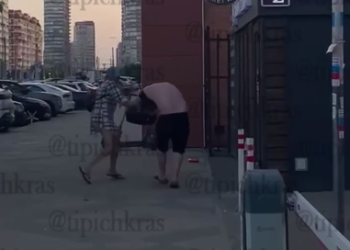 Сезон открыт: туристка била и кидала бутылки в мужчину прямо на улице Краснодара