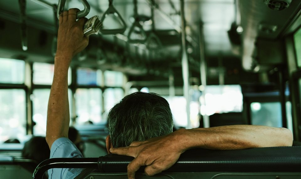 На Кубани водитель маршрутки приставал к подросткам