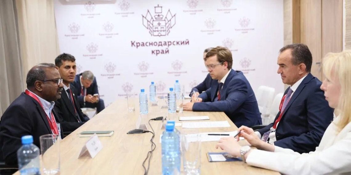 Вениамин Кондратьев встретился с индийскими коллегами на полях ПМЭФ