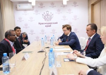 Вениамин Кондратьев встретился с индийскими коллегами на полях ПМЭФ