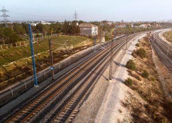 В Сочи поток воздуха от поезда сбил ребенка, он в больнице