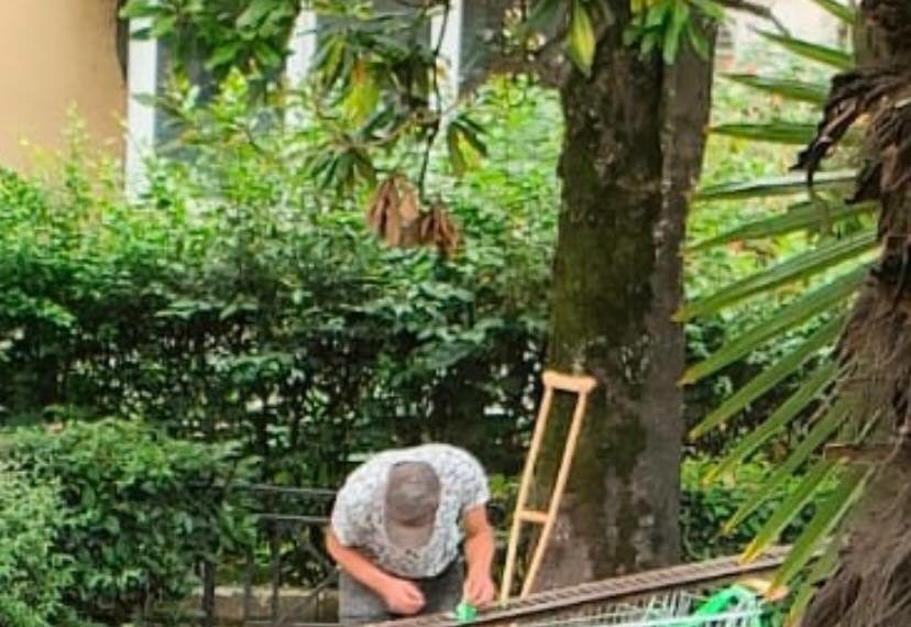 Мужчина с костылем попал в криминальную историю в Сочи