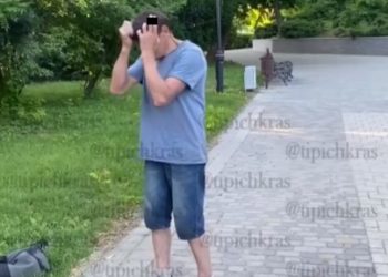 В Краснодаре очевидцы задержали мужчину, пристававшего к маленьким девочкам