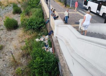 Торговцы превратили в свалку реку Сочи 