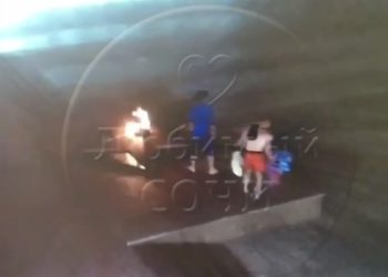 В Сочи мужчина и женщина сжигали мусор на «Вечном огне»