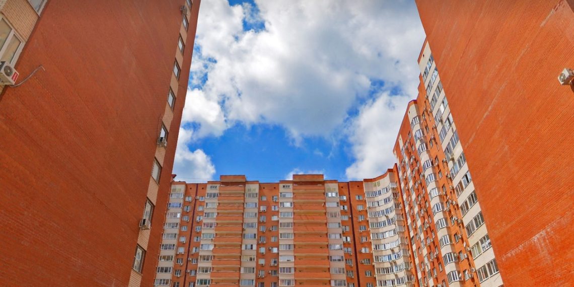 В Краснодаре неизвестные стреляли по окнам