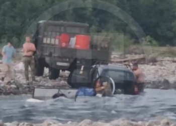 Ехавший за парапланом внедорожник утонул в бурной реке в Сочи