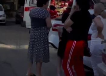 В Краснодаре женщина перепутала газ с тормозом и протаранила детскую площадку