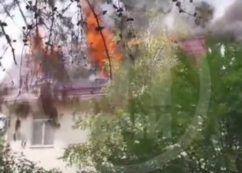 В Сочи горит здание Лазаревского районного суда