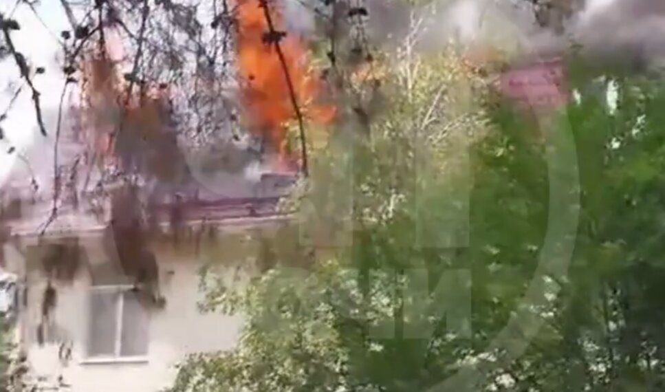 В Сочи горит здание Лазаревского районного суда