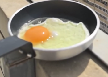 Жарящие в жару яичницу на балконе прямо на солнце краснодарцы попали на видео