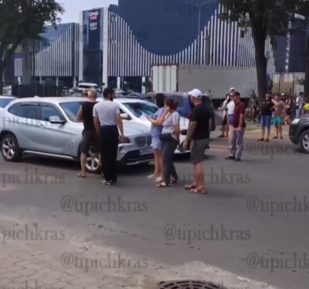 Из-за отключений света в Краснодаре жители стали перекрывать улицы