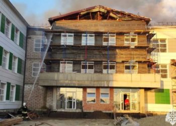 На Кубани внезапно загорелась строящаяся школа за миллиард рублей