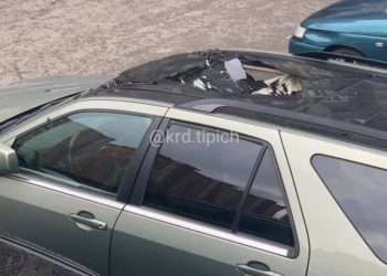 В Краснодаре пробили крышу авто сброшенным с высоты неизвестным предметом