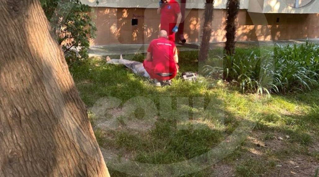 В Сочи мужчина разбился насмерть, упав с пятого этажа при установке кондиционера