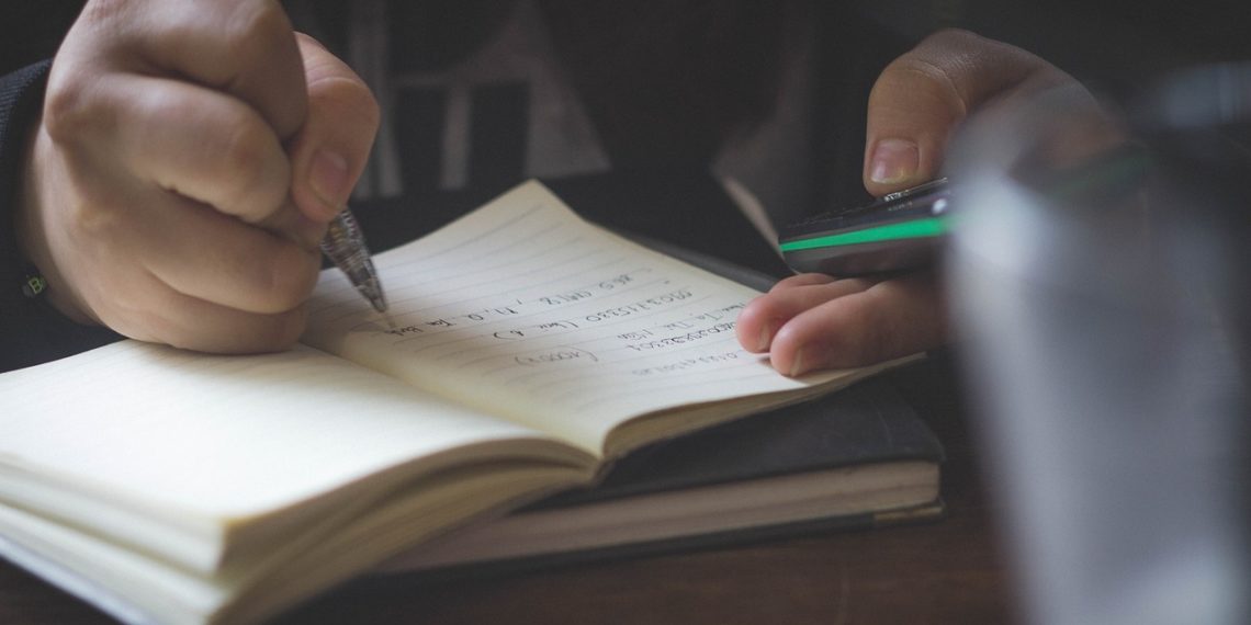 В Краснодаре буйный преподаватель набросилась на студентку