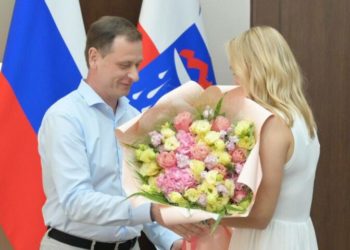 Новый мэр Сочи Прошунин провел встречу с теннисисткой Еленой Весниной