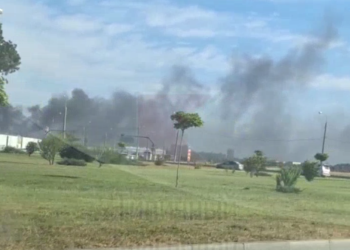 Пожарный поезд подключили к тушению крупного пожара в Краснодаре