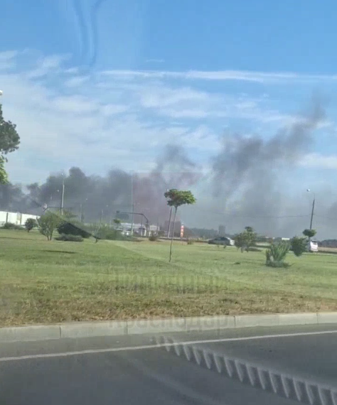 Пожарный поезд подключили к тушению крупного пожара в Краснодаре