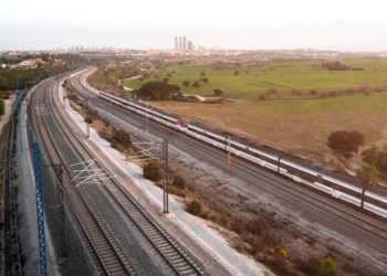 На Кубани поезд насмерть сбил 10-летнюю девочку на глазах у отца